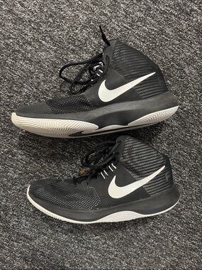Nike Men’s 11.5  Black and White High-Top Athletic Basketball Shoes